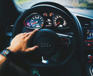 2017-03-09 18_12_05-Person Wearing Black Sports Band Apple Watch Driving Audi Car during Rainy Day ·